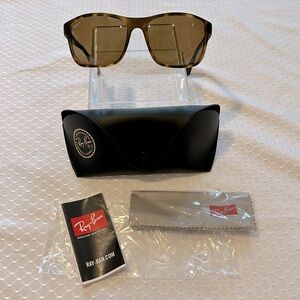 NEW Ray-Ban Men’s polarized, lightweight sunglasses w/ case and cleaning cloth
